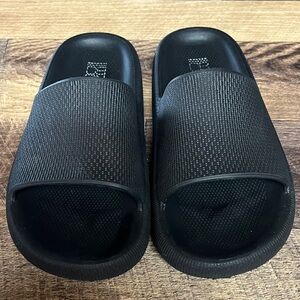 No Boundaries Black Kids Slide Sandals